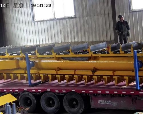 Yengil ko'milgan qirg'ichli konveyer